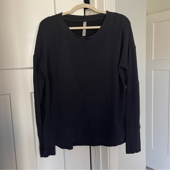 Athleta black COASTER LUXE SWEATSHIRT thumbholes pullover top - Picture 4 of 7